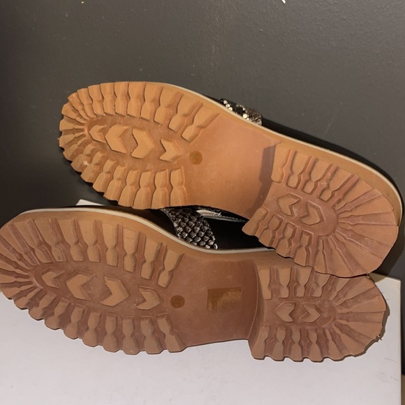 Shoes - Picture 4 of 5